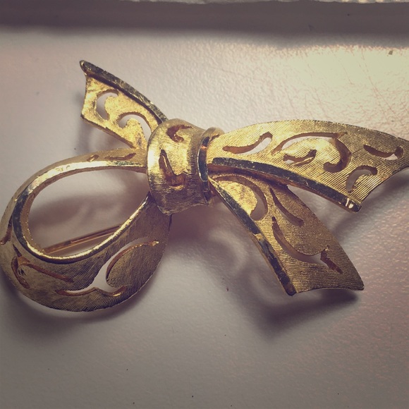 BSK Jewelry - VTG 1950’s BSK FESTIVE PIN BROOCH